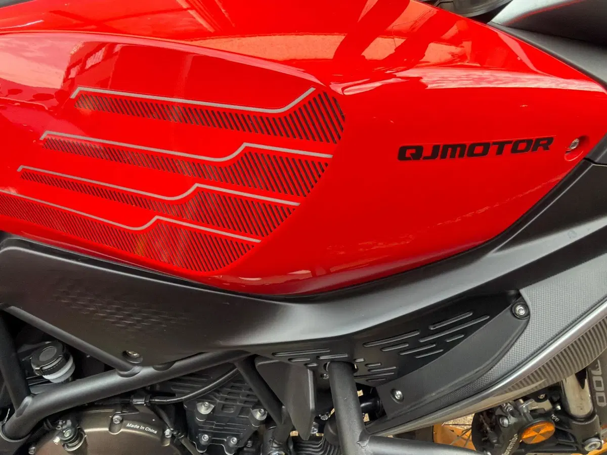 QJ Motor SRT 700 SX (2025 - 26)