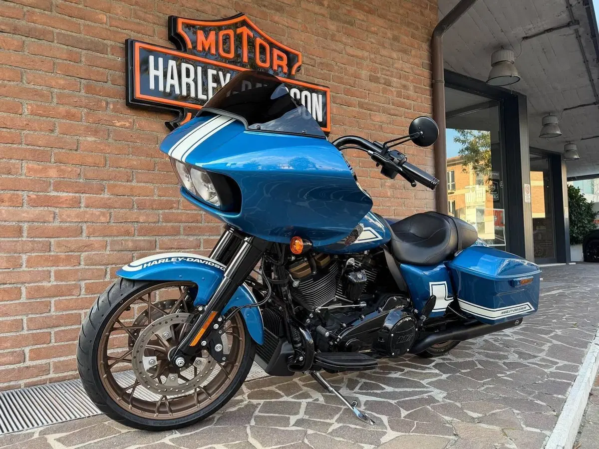 Harley-Davidson Road Glide ST Fast Johnnie Enthusiast (2023) (4)
