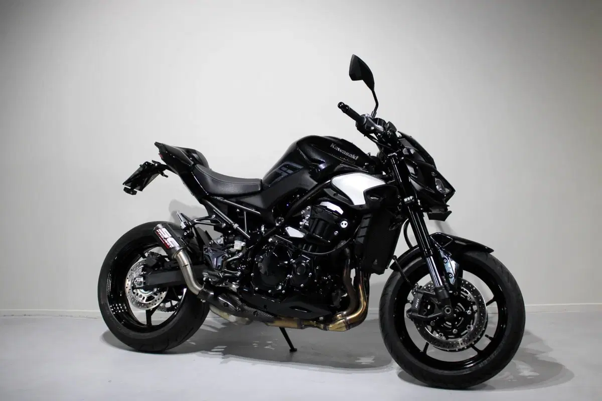 Kawasaki Z 900 (2025 - 26) (2)