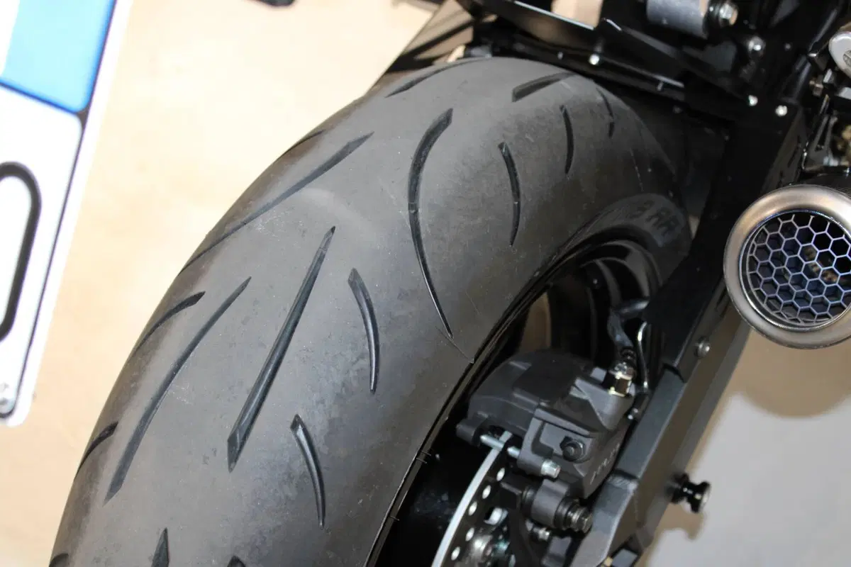 Kawasaki Z 900 (2025 - 26) (9)