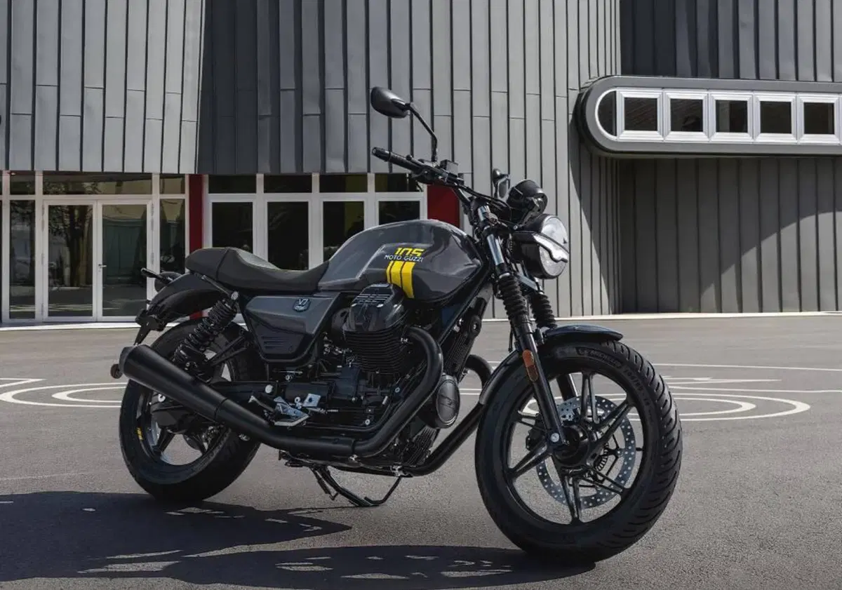 Moto Guzzi V7 Stone (2025 - 26)