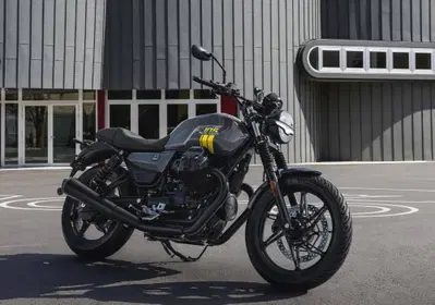 Moto Guzzi V7 Stone (2025 - 26) nuova