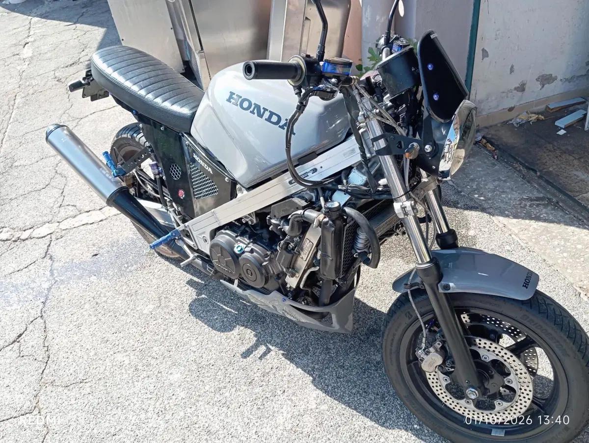 Honda VFR 750 F (1986 - 87) (2)
