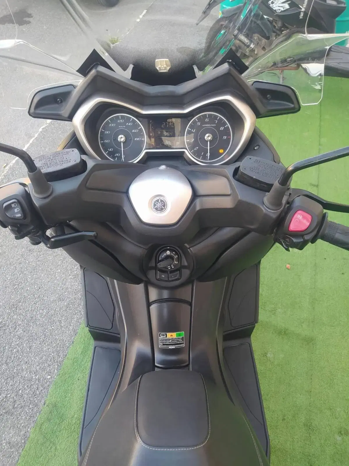 Yamaha X-Max 400 ABS (2017 - 20) (9)