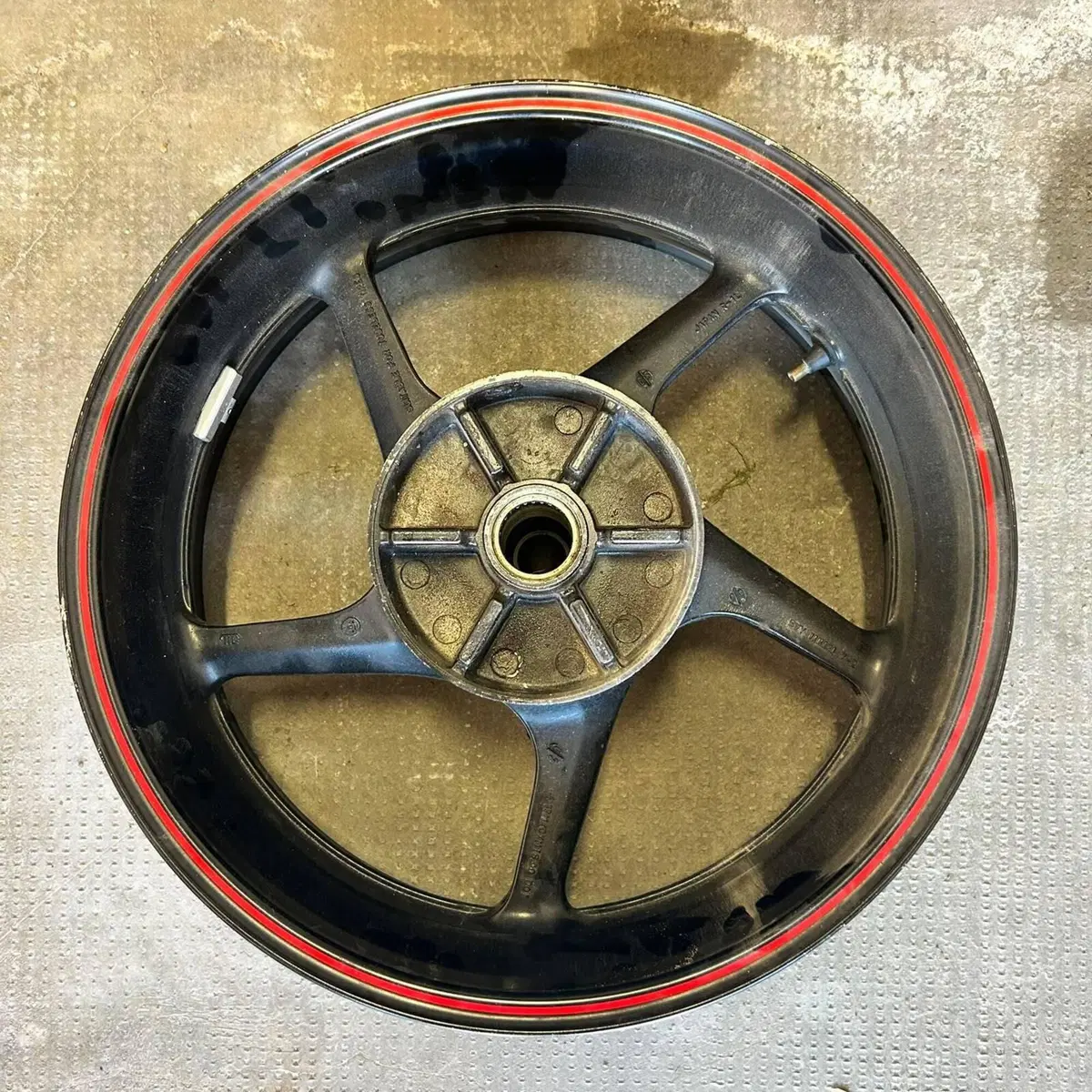 Cerchio posteriore Yamaha R6 2008/2009 (2)