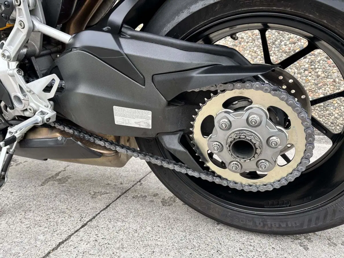 Ducati Streetfighter V2 (2022 - 24) (7)