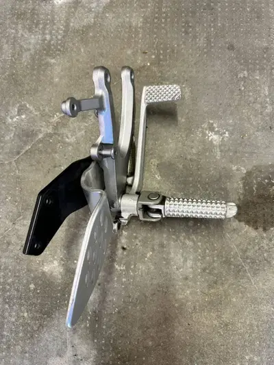 Pedana guidatore dx Yamaha R1 2004/2006