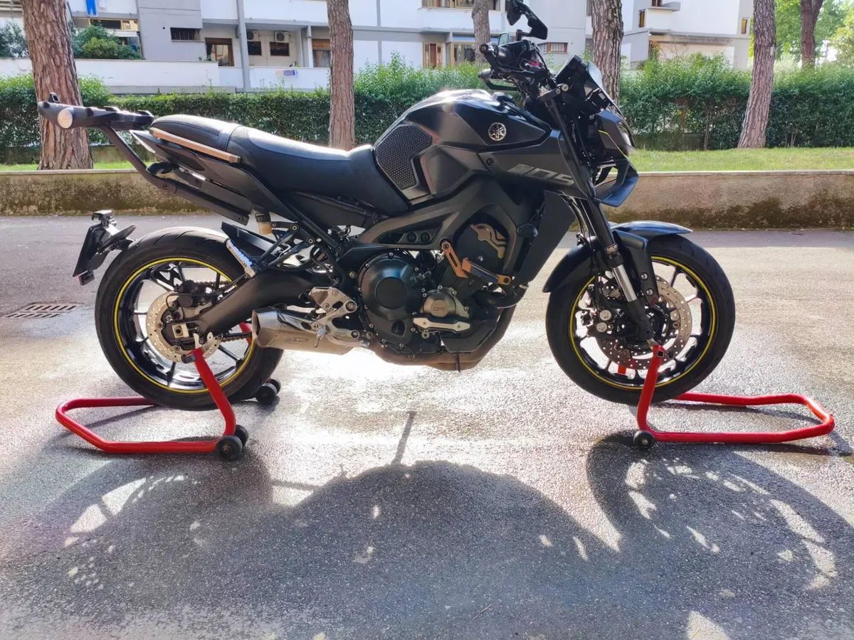 Yamaha MT-09 (2017 - 20) (2)