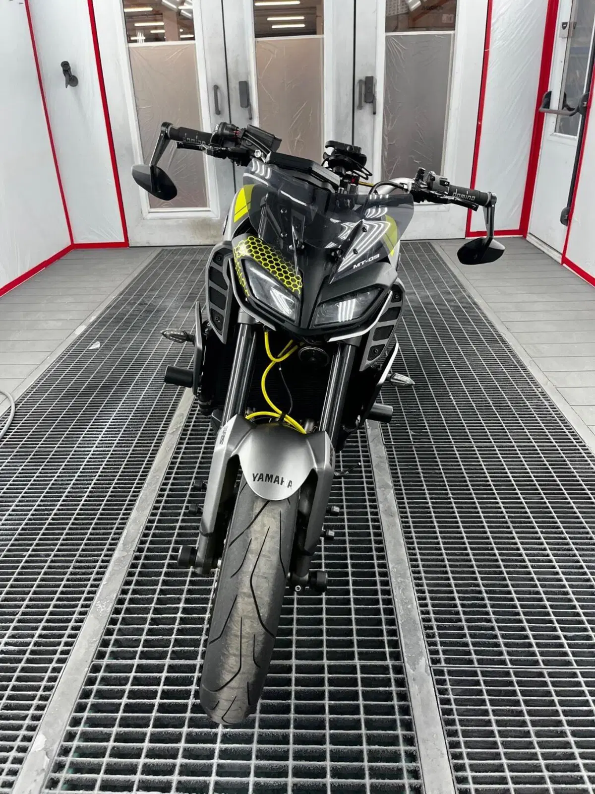 Yamaha MT-09 (2017 - 20) (2)