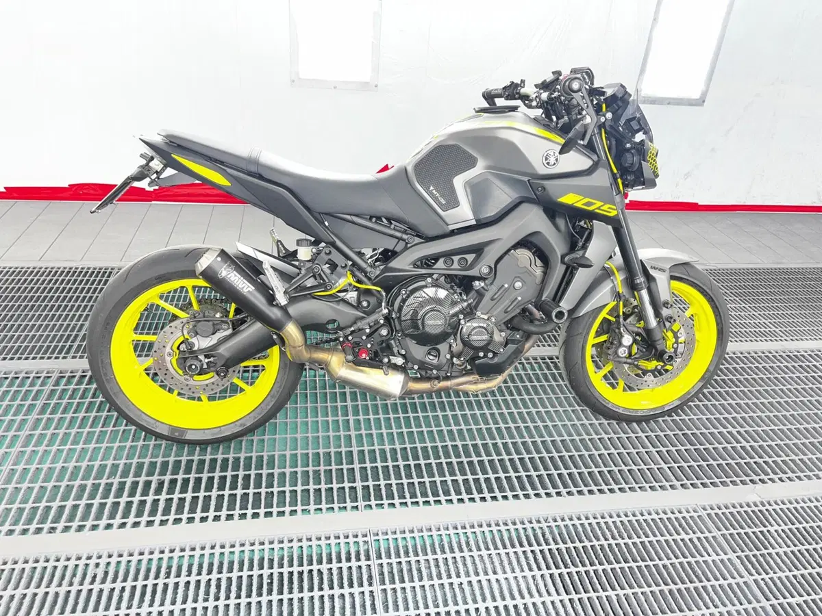 Yamaha MT-09 (2017 - 20) (4)