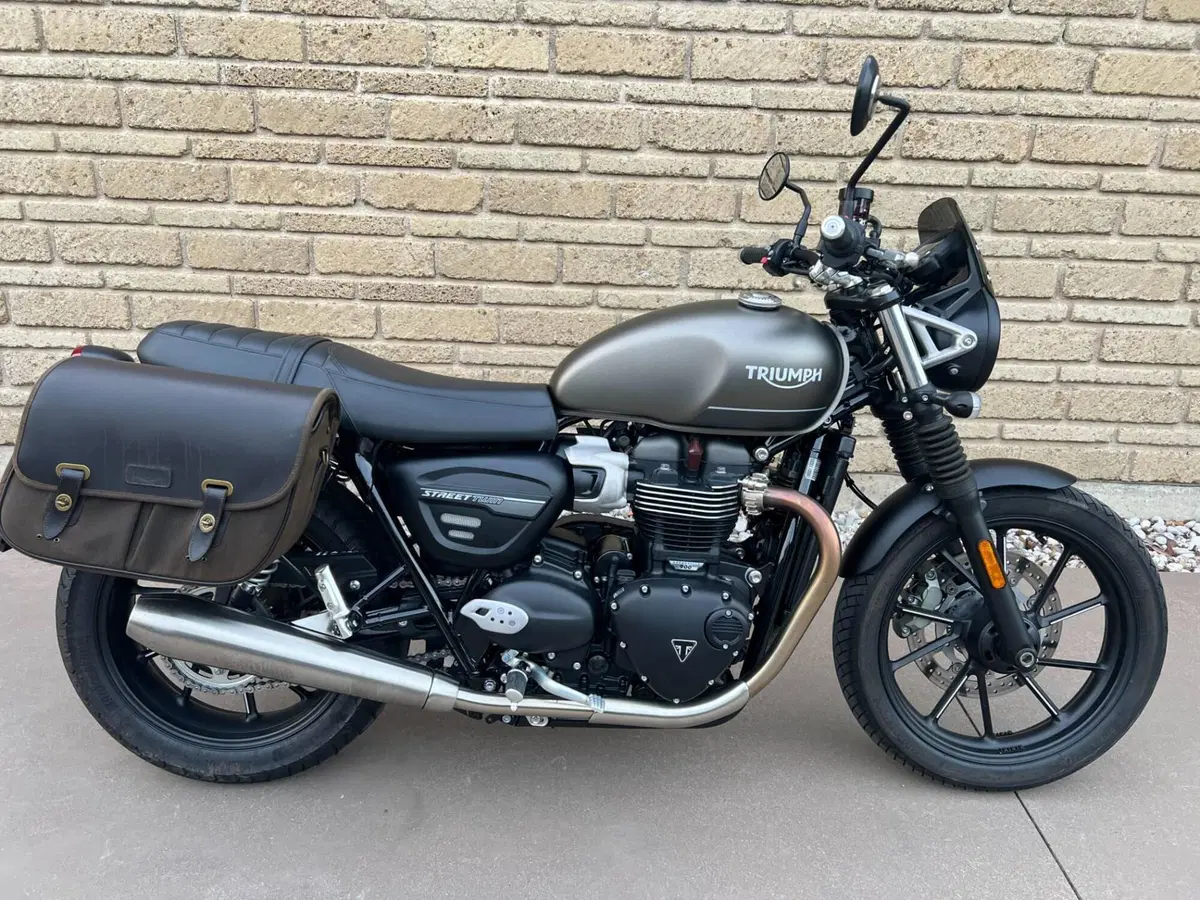 Triumph Street Twin 900 (2021 - 22) (2)