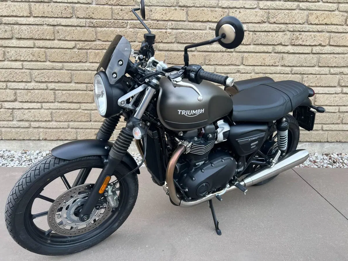 Triumph Street Twin 900 (2021 - 22) (4)