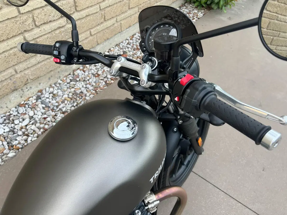 Triumph Street Twin 900 (2021 - 22) (6)