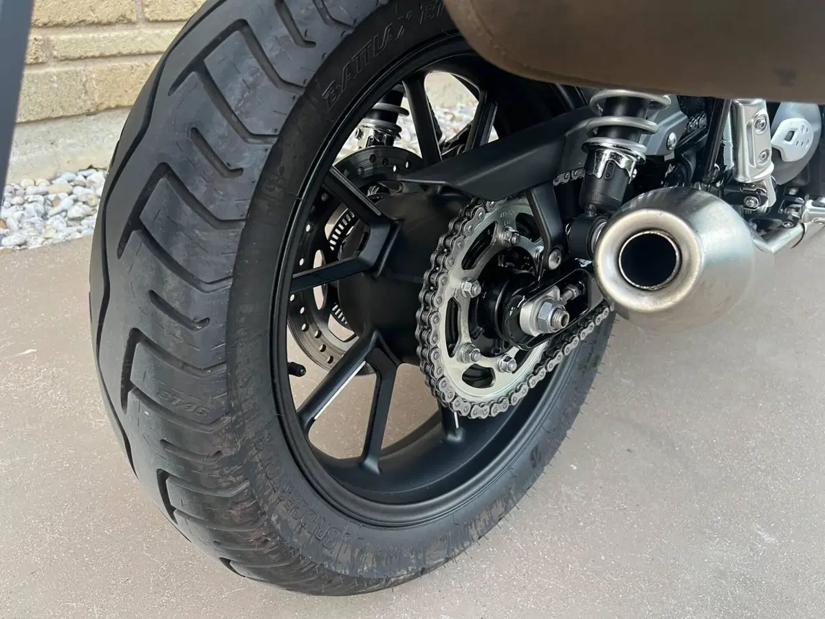 Triumph Street Twin 900 (2021 - 22) (8)