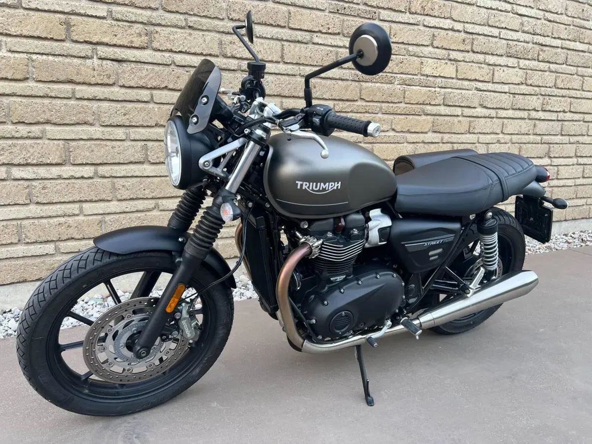Triumph Street Twin 900 (2021 - 22) (11)