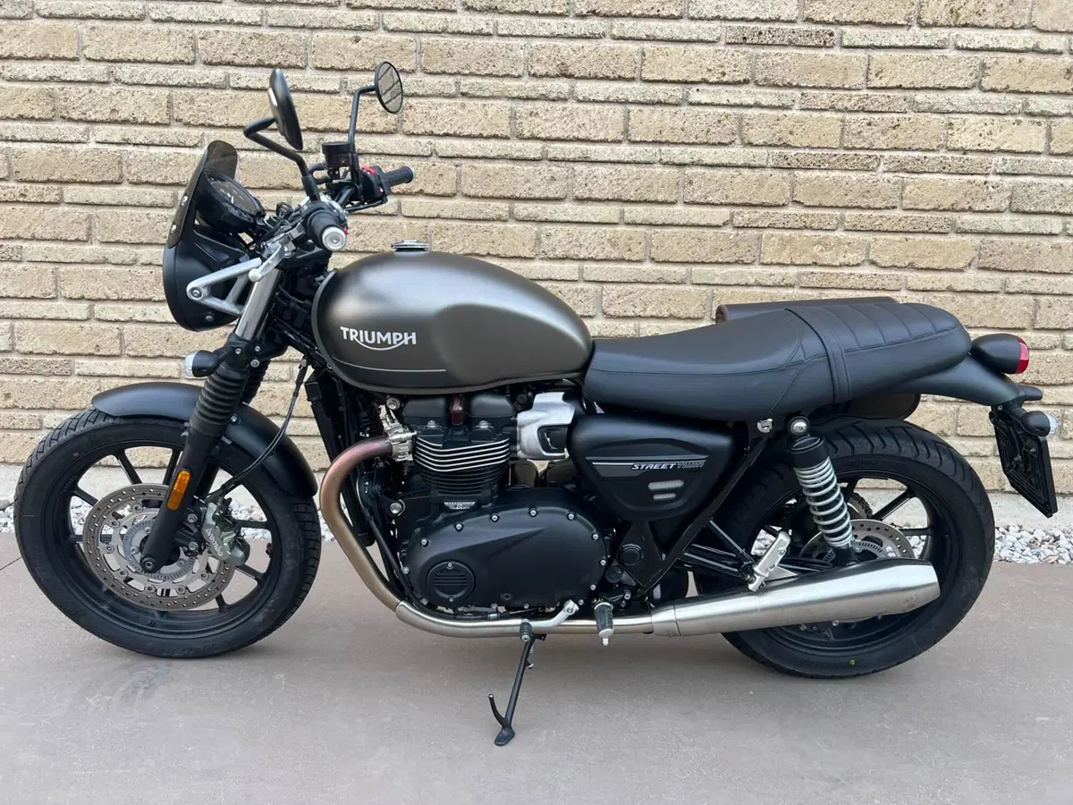 Triumph Street Twin 900 (2021 - 22) (12)
