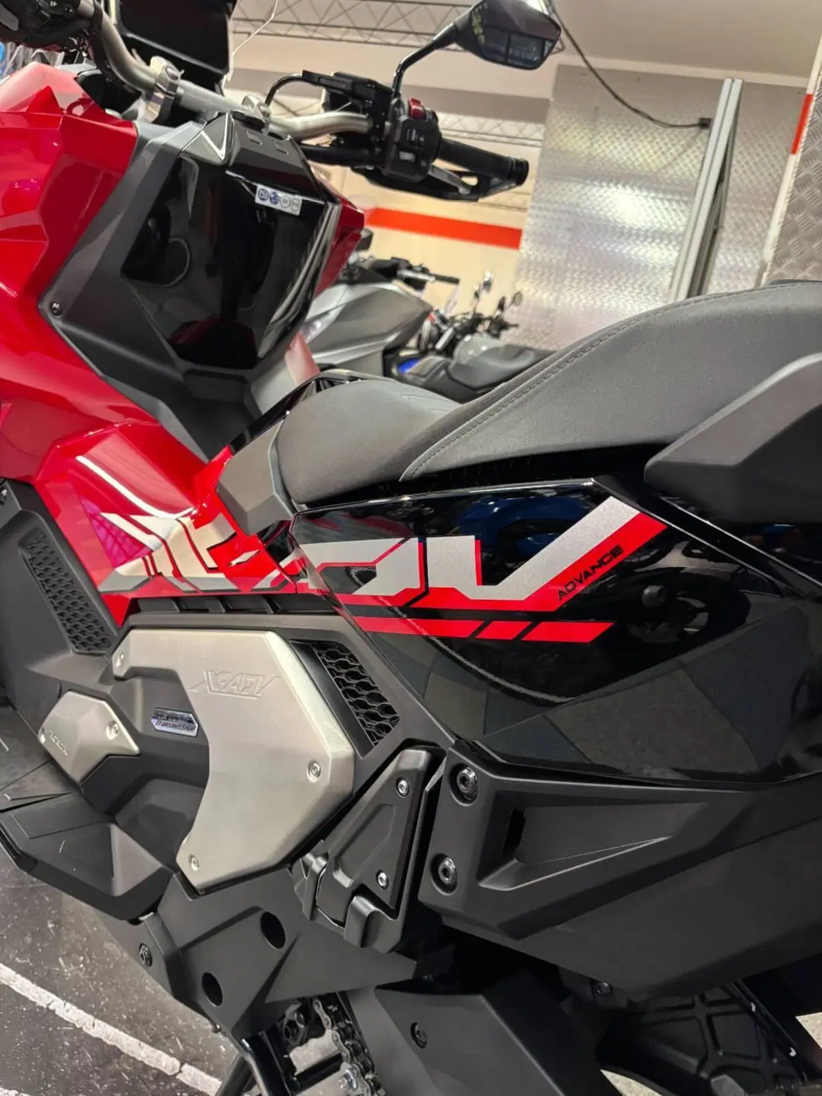 Honda X-ADV 750 Special Edition (2026 - 27) (4)