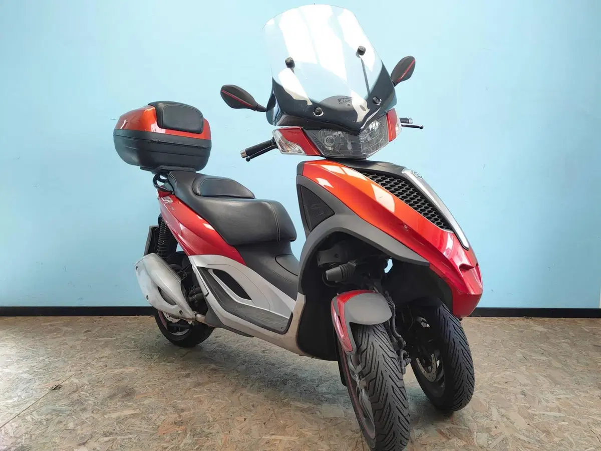 Piaggio MP3 300 (2010 - 11) (2)