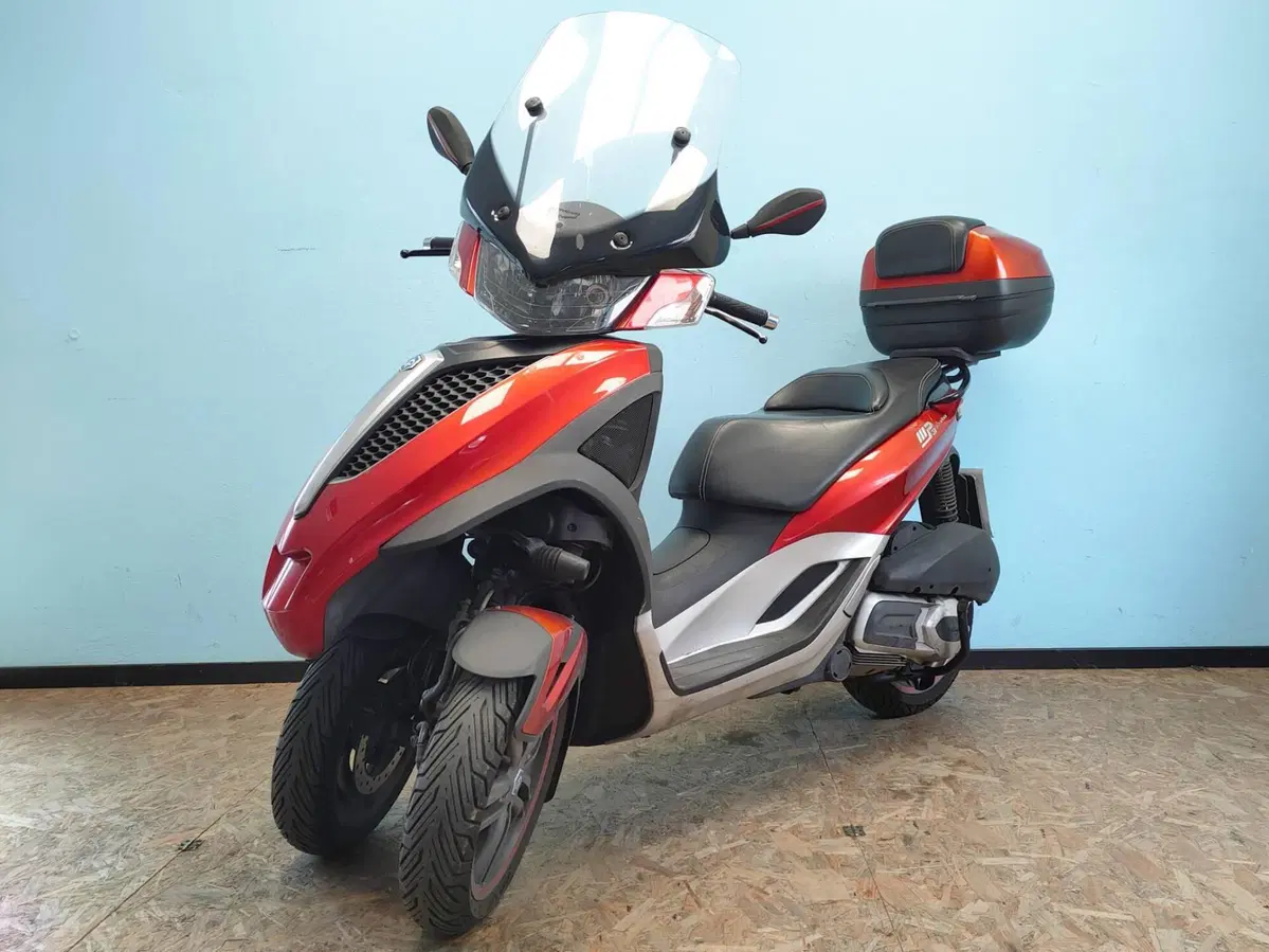 Piaggio MP3 300 (2010 - 11) (3)