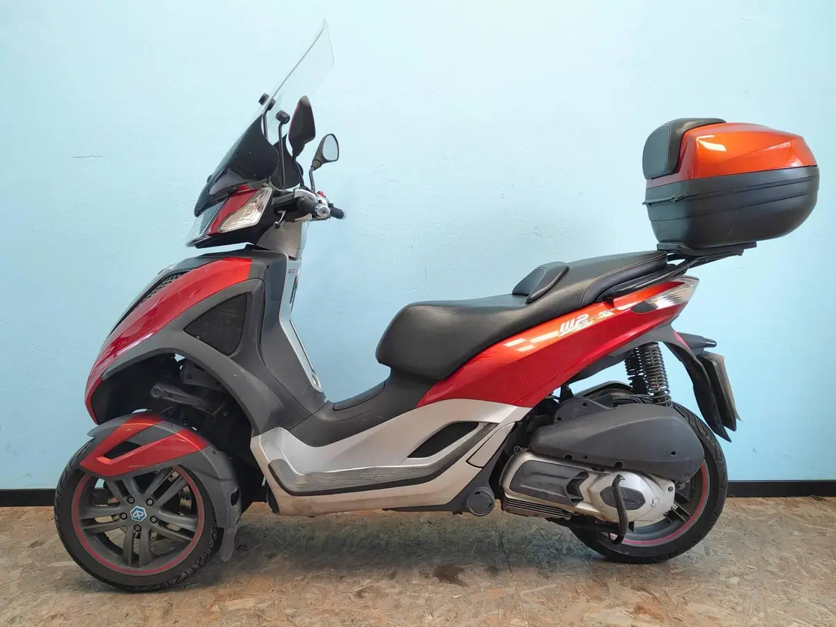Piaggio MP3 300 (2010 - 11) (4)