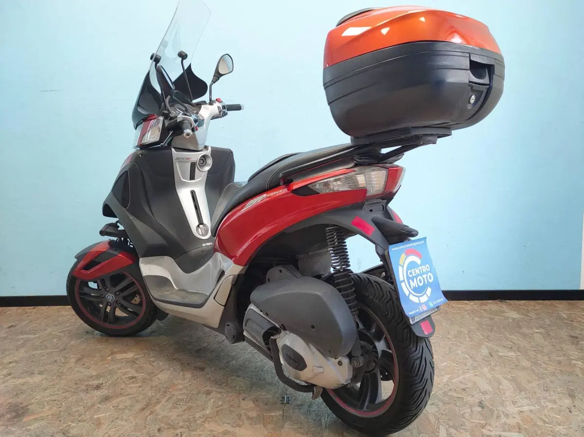Piaggio MP3 300 (2010 - 11) (5)