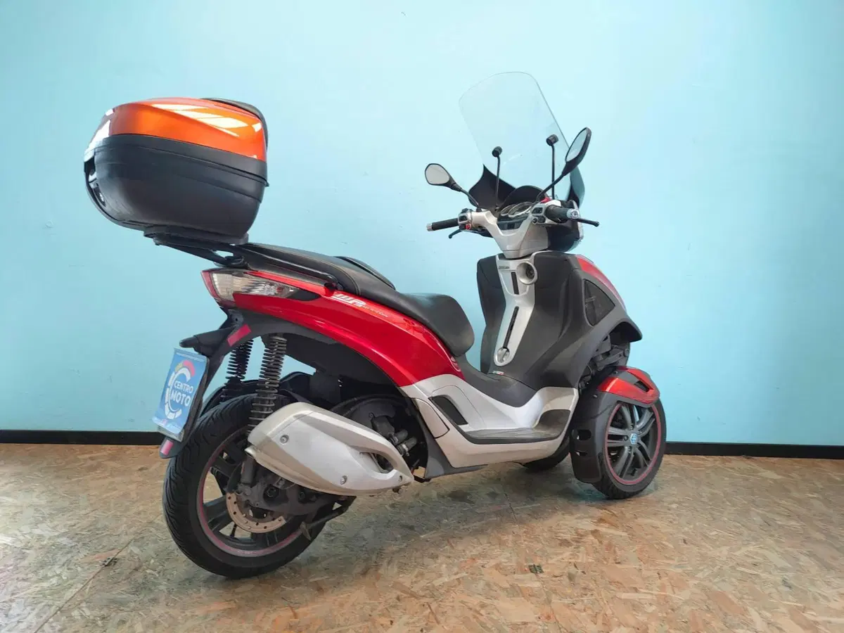 Piaggio MP3 300 (2010 - 11) (6)