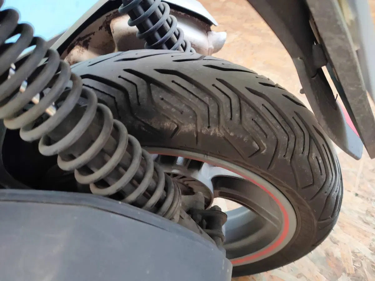 Piaggio MP3 300 (2010 - 11) (8)