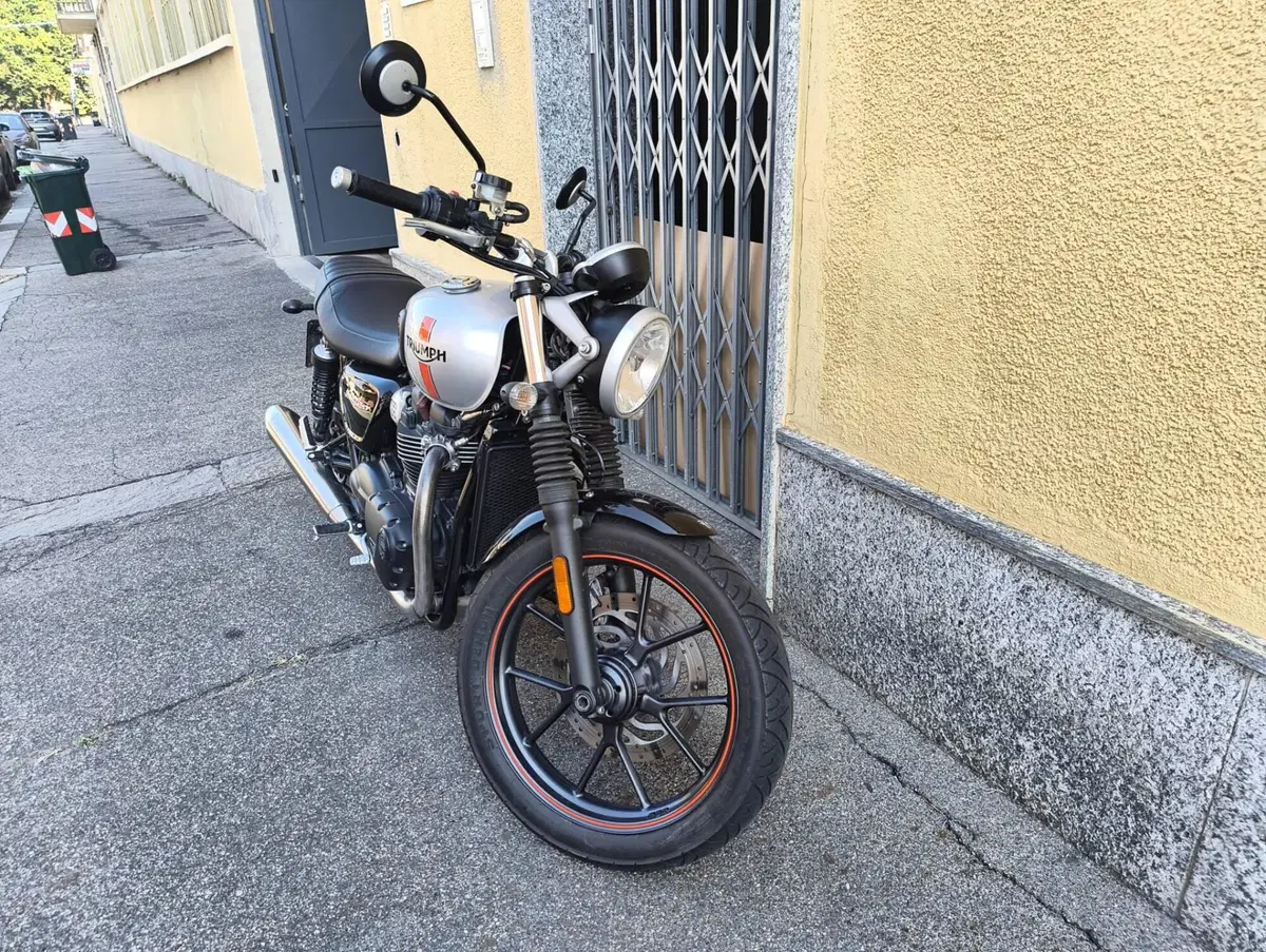 Triumph Street Twin 900 (2016)