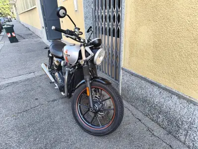Triumph Street Twin 900 (2016) usata