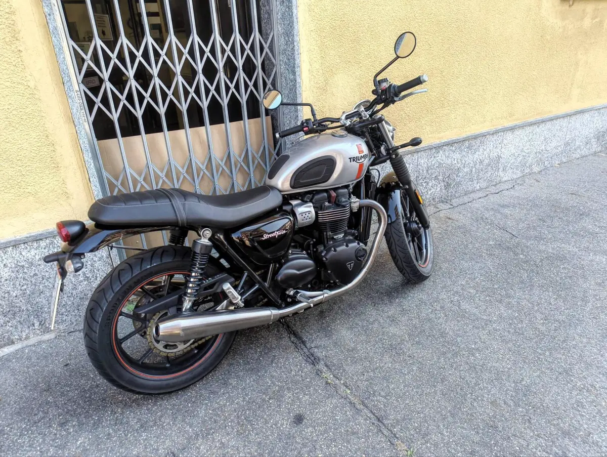 Triumph Street Twin 900 (2016) (2)