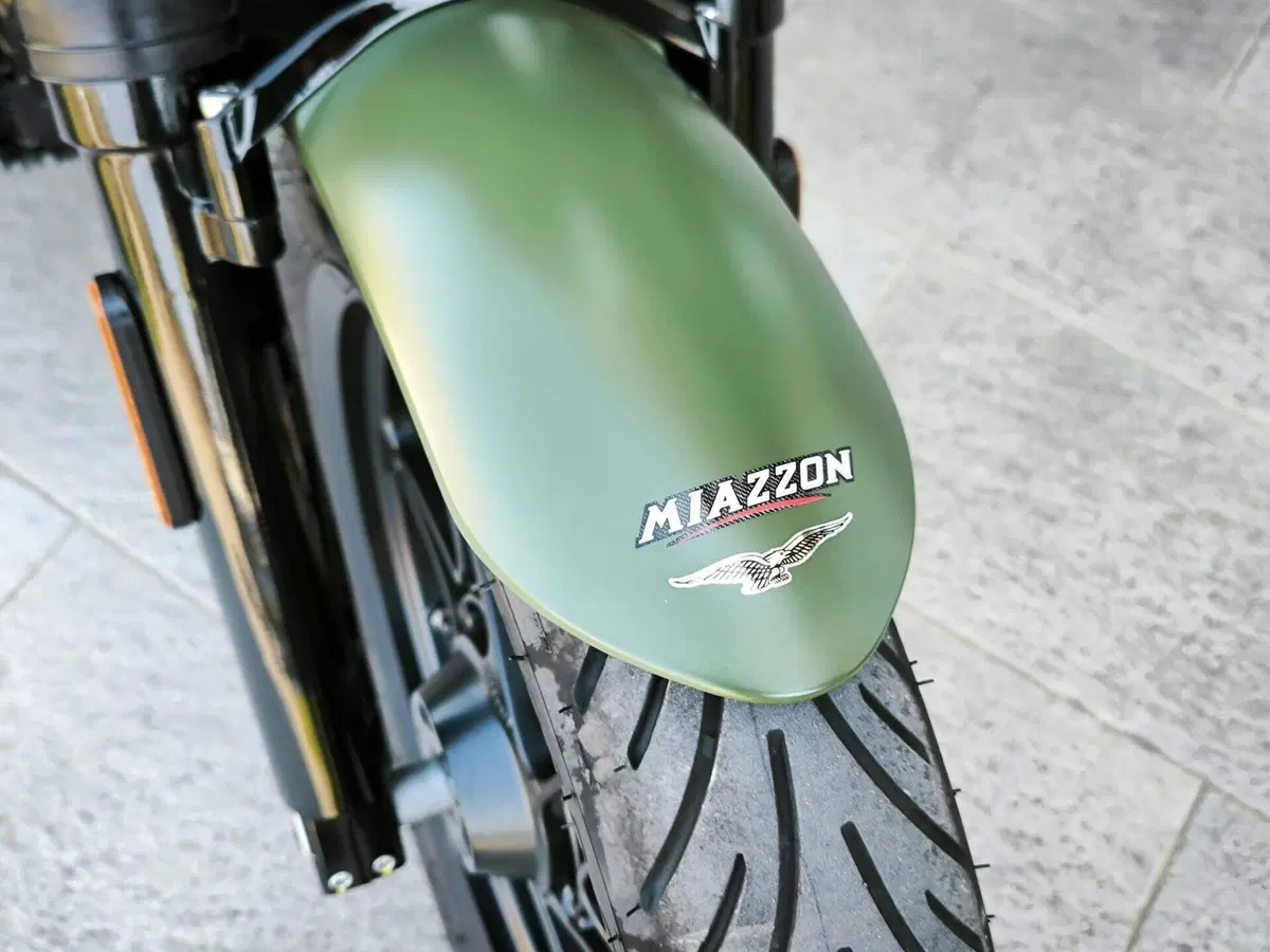 Moto Guzzi V7 Stone (2021 - 24) (4)