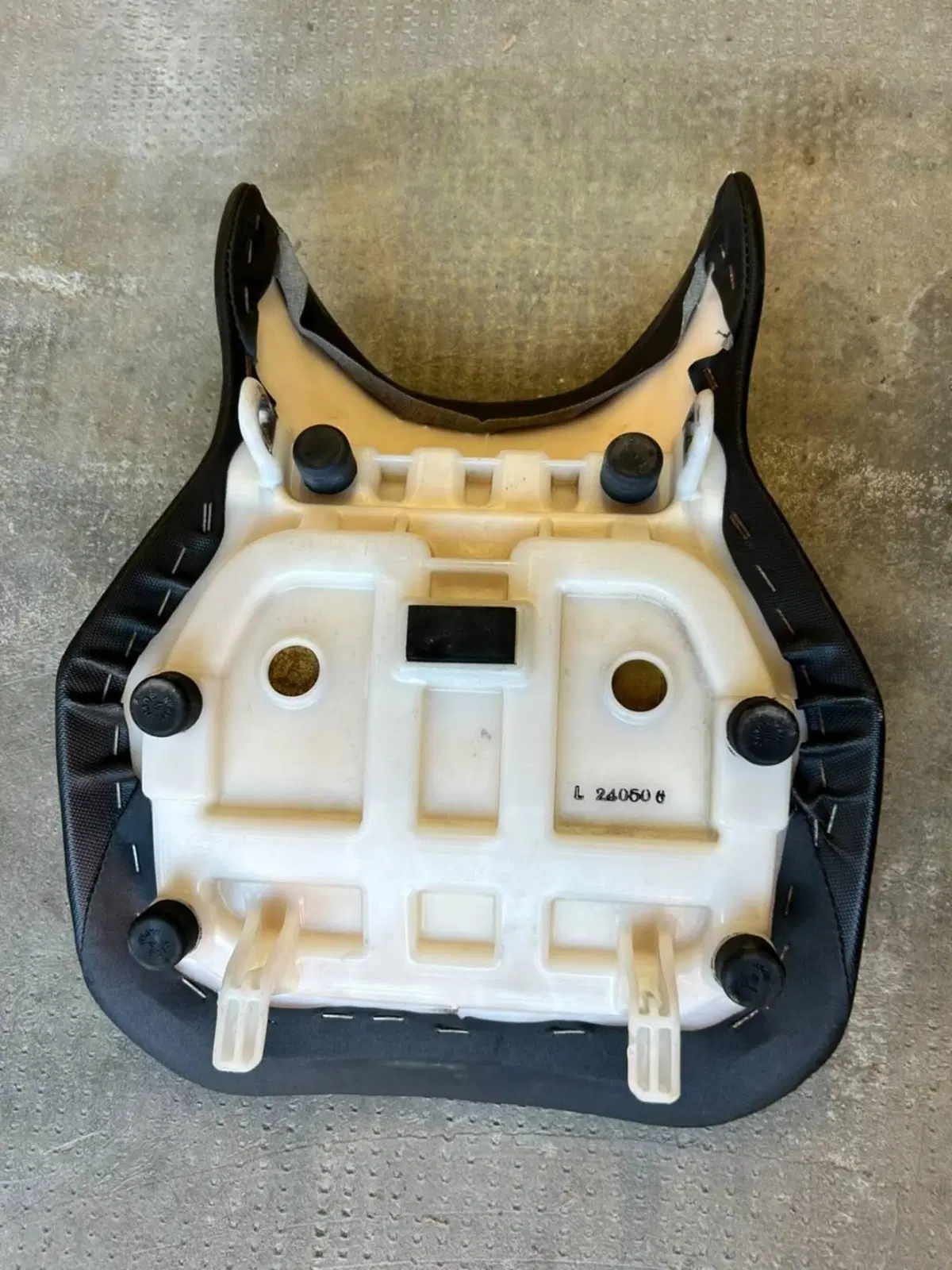 Sella guidatore Suzuki GSR 750 2010/2015 (2)