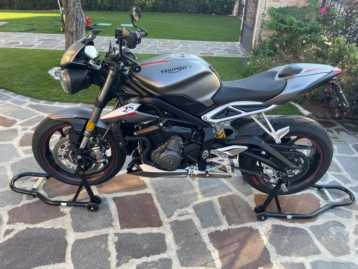 Triumph Street Triple RS (2017 - 19) (2)
