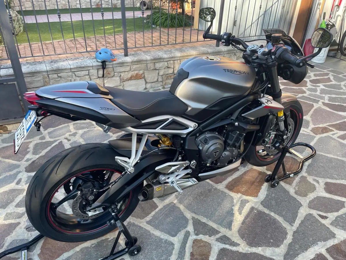 Triumph Street Triple RS (2017 - 19) (3)