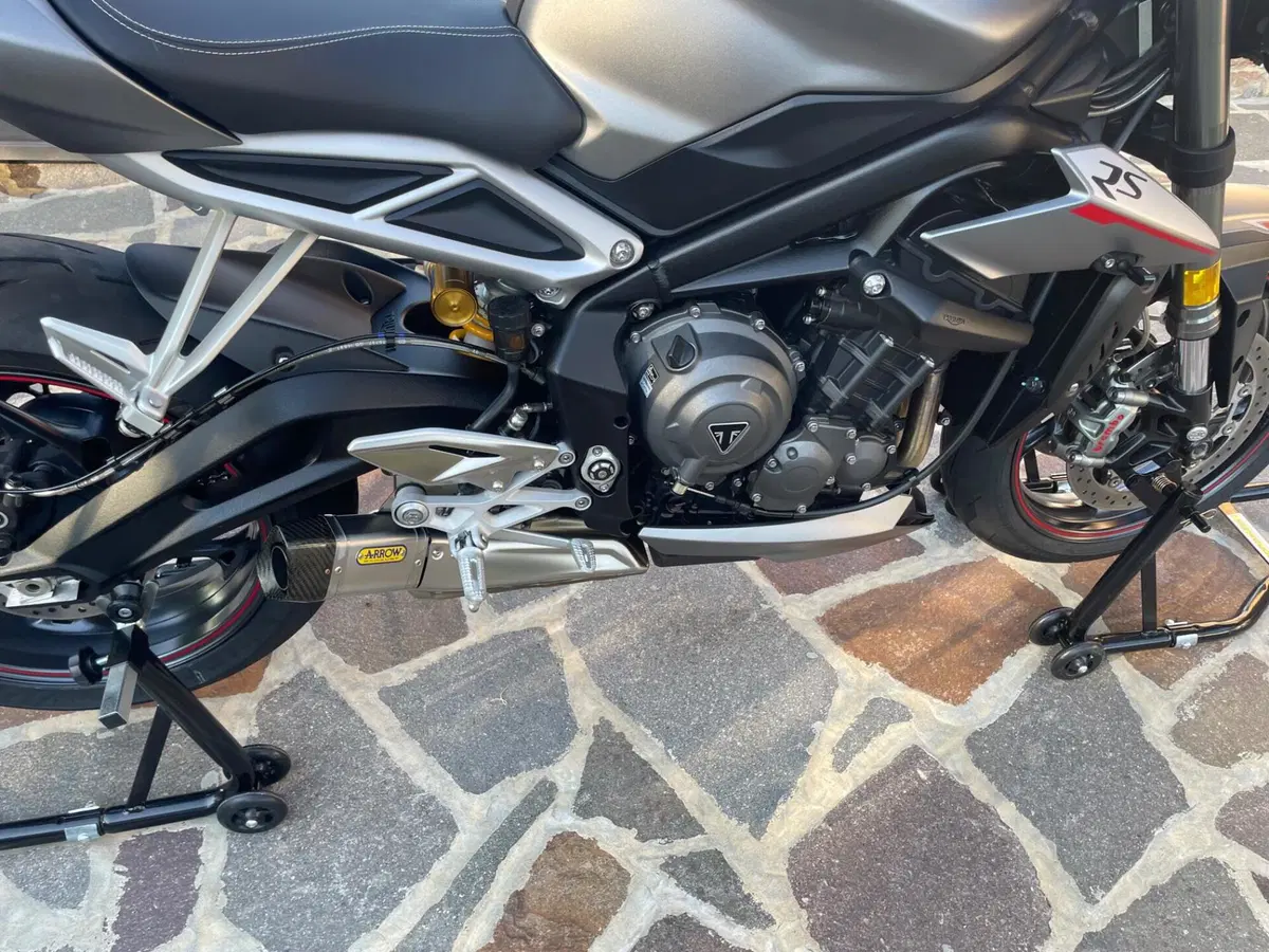 Triumph Street Triple RS (2017 - 19) (4)