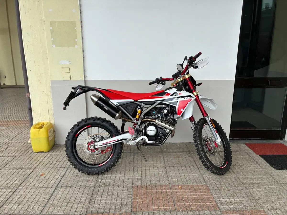 Fantic Motor XEF 125 Competition (2023 - 24) (2)