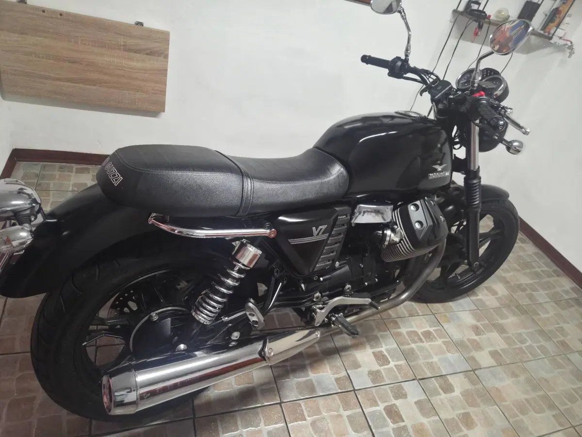 Moto Guzzi V7 Classic (2008 - 12) (4)