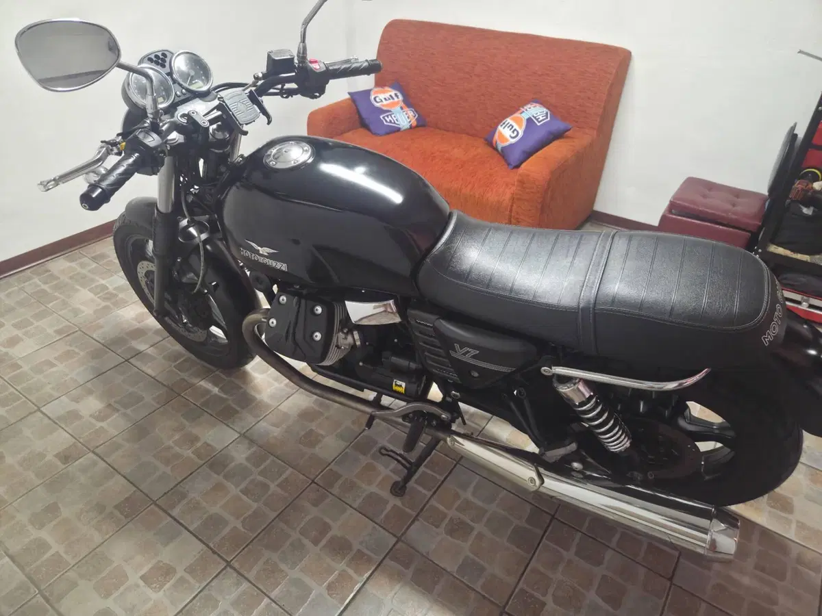 Moto Guzzi V7 Classic (2008 - 12) (5)