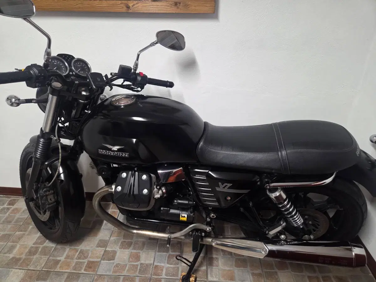 Moto Guzzi V7 Classic (2008 - 12) (7)