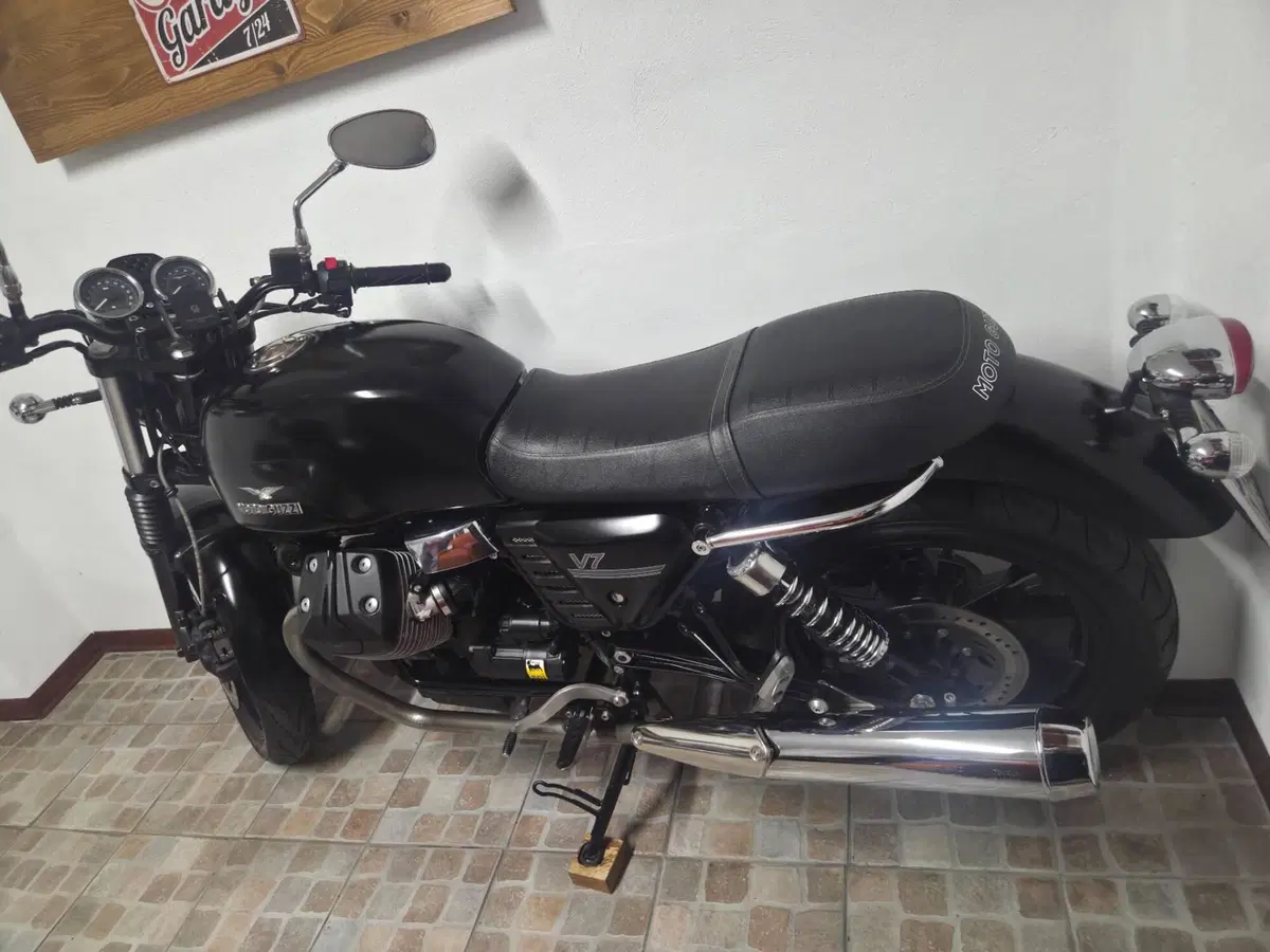 Moto Guzzi V7 Classic (2008 - 12) (8)