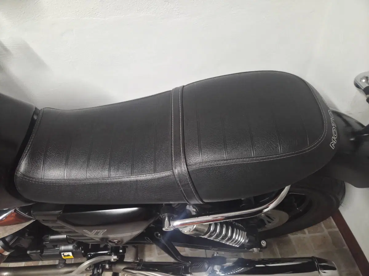 Moto Guzzi V7 Classic (2008 - 12) (9)