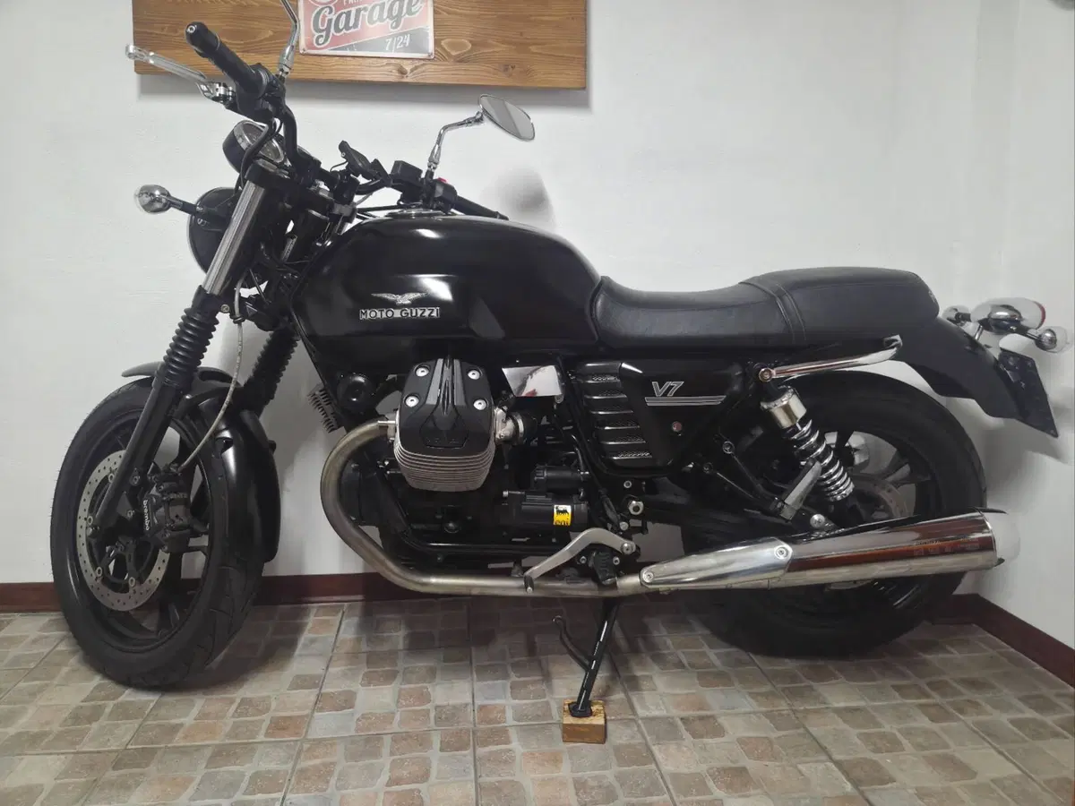 Moto Guzzi V7 Classic (2008 - 12) (10)
