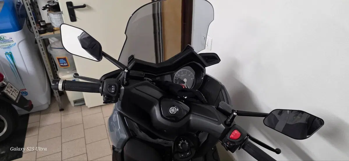 Yamaha X-Max 300 Tech Max (2021 - 24) (4)