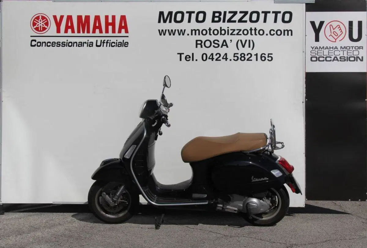 Vespa GTS 300 Hpe (2019) (2)