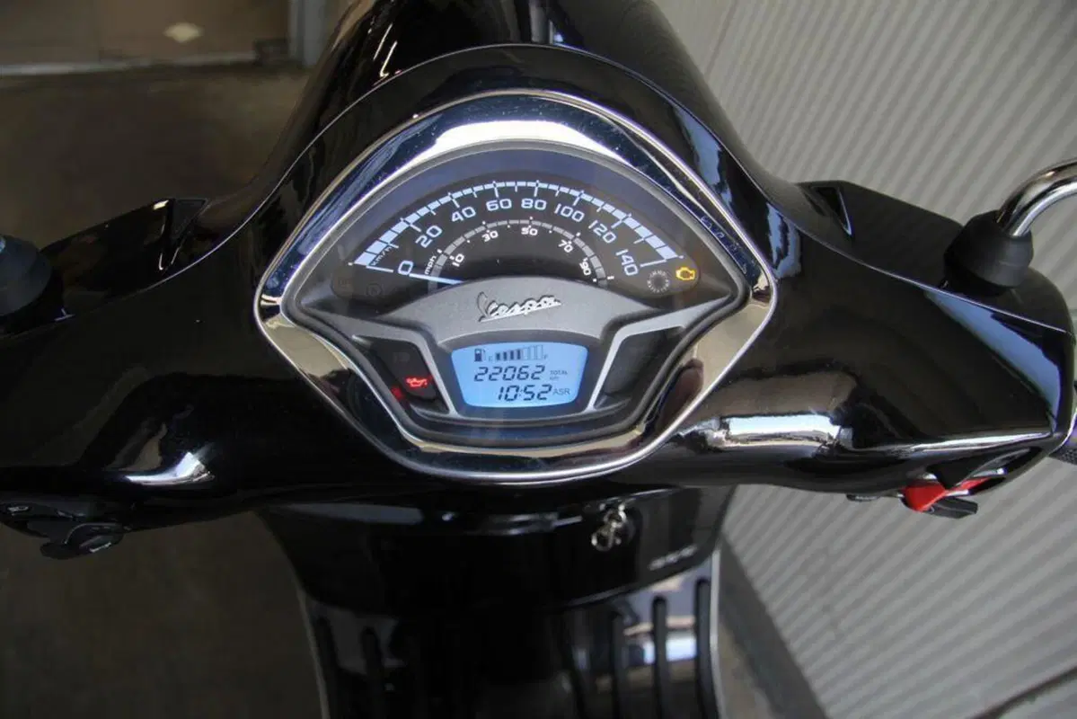 Vespa GTS 300 Hpe (2019) (5)