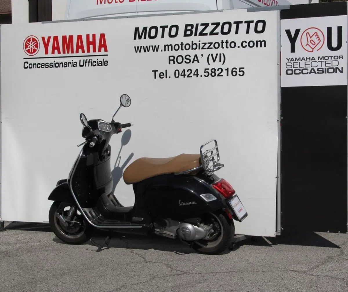 Vespa GTS 300 Hpe (2019) (4)