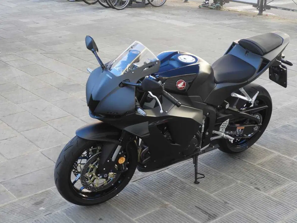 Honda CBR 600 RR (2024 - 26) (3)