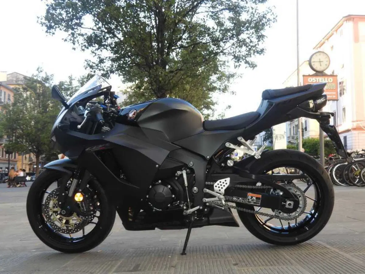 Honda CBR 600 RR (2024 - 26) (4)