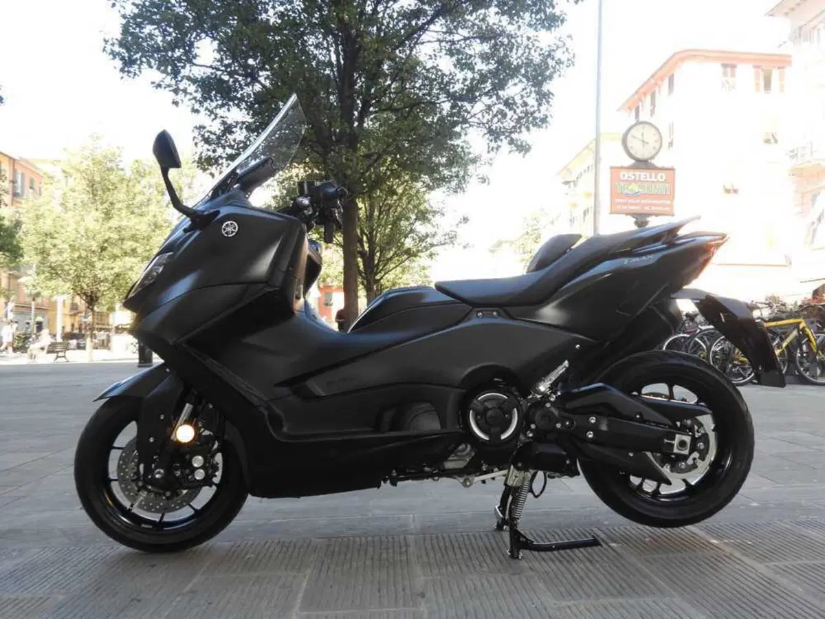 Yamaha T-Max 560 (2022 - 24) (4)