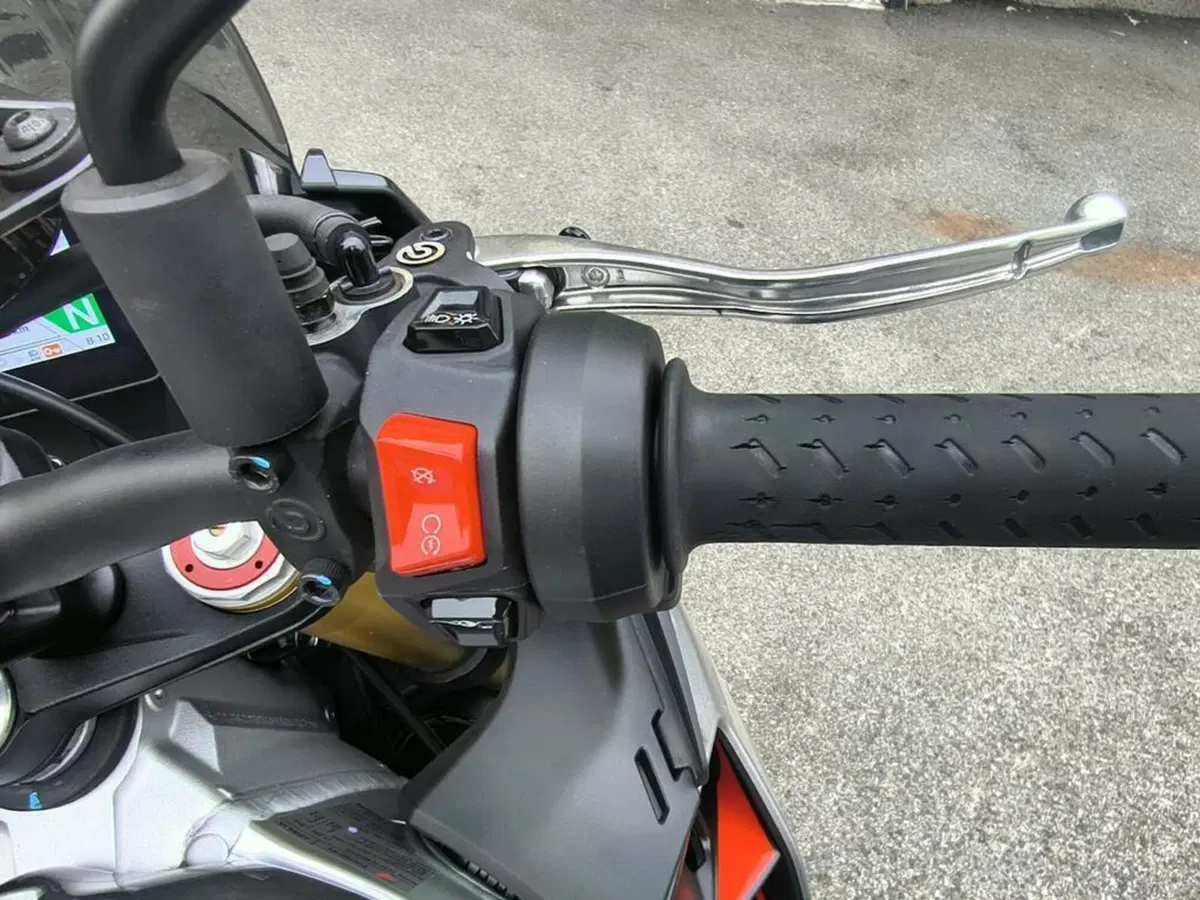 Aprilia Tuono V4 (2021 - 24) (5)